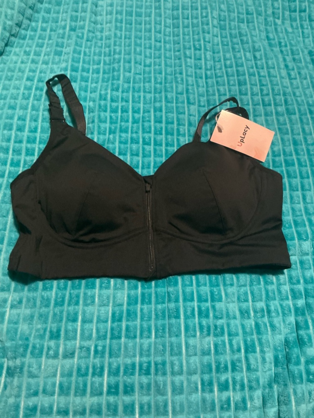 NWT Women’s size 2X Black front zip, smooth backing adjustable straps bra